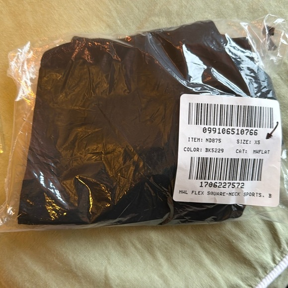 Madewell Flex Square-Neck Sports Bra in True Black - Picture 10 of 10